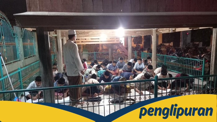**Dedikasi Iptu Jumadil: 12 Tahun Menjadi Guru Ponpes dan Mengajar Usai Dinas**