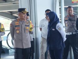 Polisi Sekat Massa di Cikarang, Cegah Anarko Turut Demo DPR