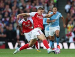 “Walcott: Serangan Dini pada Man City, Solusi Arsenal di Liga Premier!”