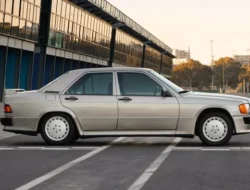Mercedes-Benz 190E Cosworth Ayrton Senna: Mobil Legenda Dilelang, Harga Melejit
