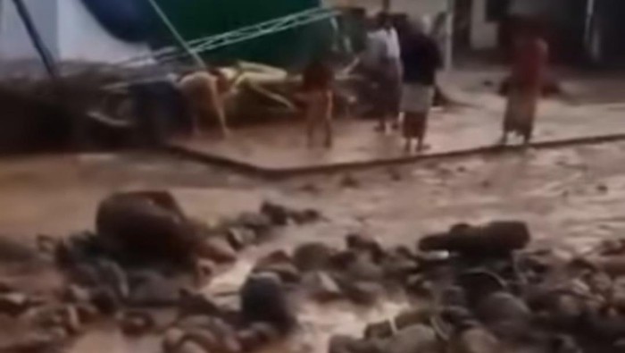 Banjir Bandang OKU Selatan: Tragedi 3 Orang Hilang dan 3 Rumah Hilang dalam Sekejap