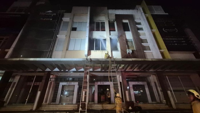 Gudang Karpet di Priok Terbakar Akibat Korsleting, Kerugian Capai Rp 2,5 M: Bencana yang Mengguncang Komunitas