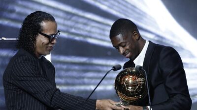 **Detik-detik Ronaldinho Umumkan Dembele Jadi Pemenang Ballon d’Or 2025**