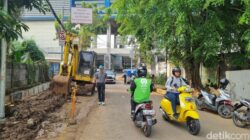 “Jalan Berlumpur dan Licin Dekat MRT Fatmawati, Warga Was-Was Karena Galian!”