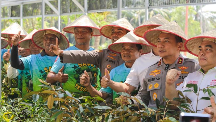 **Petani di Riau Bersatu dengan Kapolda, Rayakan Hari Tani di Tabung Harmoni Hijau**