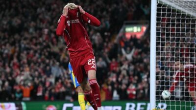 Hugo Ekitike Minta Maaf atas Buka Jersey di Laga Liverpool vs Southampton