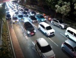 GT Semanggi I Ditutup, Jalan Gatsu Kuningan Macet Mengerikan!