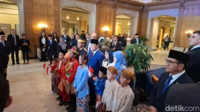 “Prabowo Disambut Anak-anak hingga Diaspora Berbaju Adat di Ottawa Kanada: Solidaritas Nusantara di Luar Negeri!”