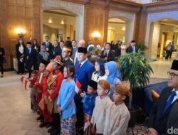 “Prabowo Disambut Anak-anak hingga Diaspora Berbaju Adat di Ottawa Kanada: Solidaritas Nusantara di Luar Negeri!”
