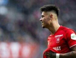 Mees Hilgers Jauh dari Lirikan Kluivert: Apakah Ini Awal dari Krisis di Timnas Belanda?