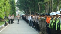 **Ribuan Polisi Siaga, Demo Buruh di Bekasi Berlangsung Aman**