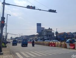 Damkar Selamatkan Wanita Hendak Lompat dari Flyover Cibinong: Drama Pencarian Hidup atau Maut