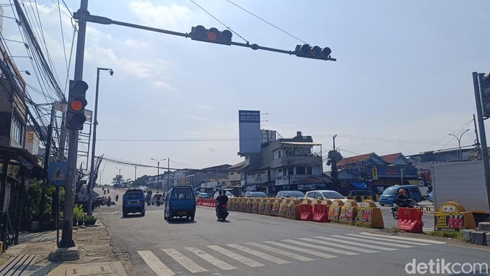 Damkar Selamatkan Wanita Hendak Lompat dari Flyover Cibinong: Drama Pencarian Hidup atau Maut