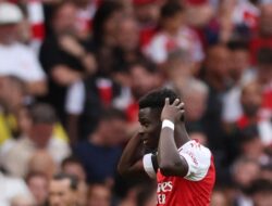 Arteta Ditangkap Kamera Batasi Menit Bukayo Saka?