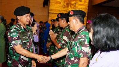 **177 Perwira Tinggi TNI Naik Pangkat, Eks Ajudan Jokowi Raih Irjen**