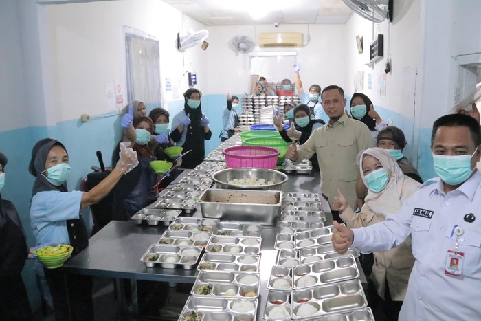 Walkot Pekanbaru dan Pokja, Pastikan Program MBG Sukses dengan Cek Rutin