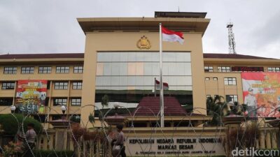 Kapolda Sulsel Irjen Rusdi Dimutasi, Brigjen Djuhandhani Menggantikan