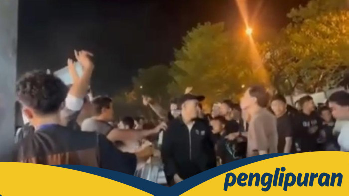 [Konser Musik Makassar Dijebol, 4 Orang Luka Akibat Pagar Rontok]