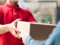 Kurir Paket di Bekasi Diancam Sajam Saat Tagih COD, Viral!