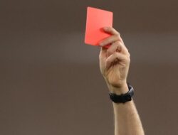 Pesepakbola Turki Tampar Rekan Sendiri, Dikartu Merah, Timnya Kalah: Tragedi di Atas Lapangan