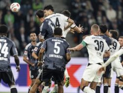 **Gladbach vs Frankfurt: Drama 10 Gol, Kevin Diks Cs Tumbang 4-6**