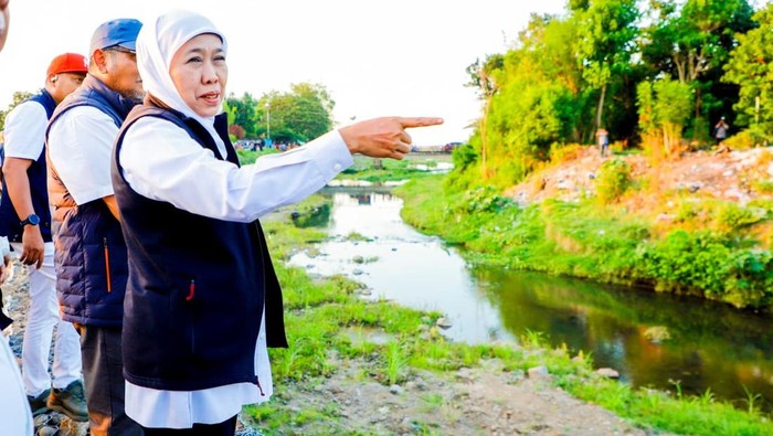 **Khofifah Yakin Bronjong Jadi Solusi Banjir dan Jaga Sawah**