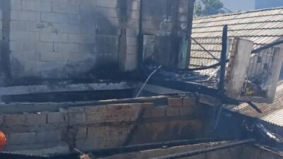 “Panik Rumahnya Terbakar, Pria di Bogor Nekat Lompat dari Lantai 2, Kisah Survival yang Mengejutkan!”