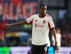 **”Isak Suram, Guehi Cemerlang: Liverpool Kalah 1-2 dari Crystal Palace”**