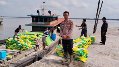 Polres Meranti Salurkan 50 Ton Beras SPHP, Masyarakat Pesisir Bersorak Kebahagiaan
