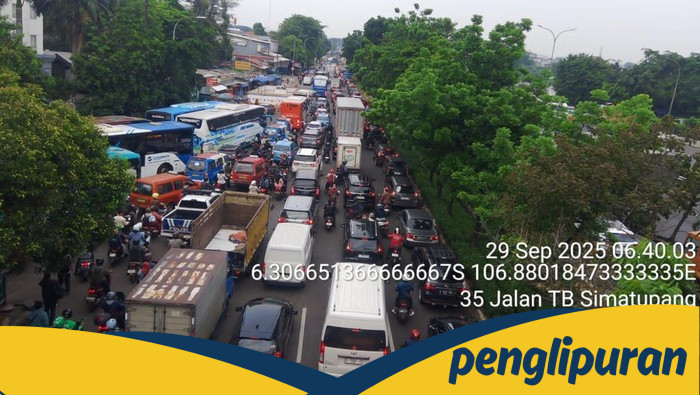 Terminal Kampung Rambutan Terjangkit Kemacetan, Proyek Galian Jadi Biang Kerok!