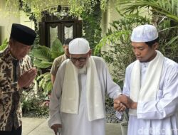 **Jokowi Terkejut dengan Nasihat Abu Bakar Baasyir: “Mengabdi pada Islam”**