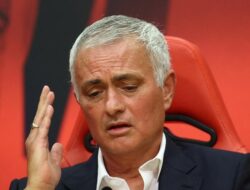 **Jose Mourinho Kembali ke Stamford Bridge, Chelsea Dapat Kritik dari Mantan Mantan Manajer**