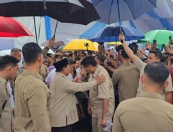 Hujan-hujanan, Prabowo Sapa Langsung Warga Pemilik Rumah Subsidi di Cileungsi – Update 1