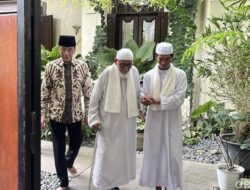 [Jokowi-Cium Tangan Abu Bakar Baasyir: Dibalas Nasihat yang Mengejutkan]