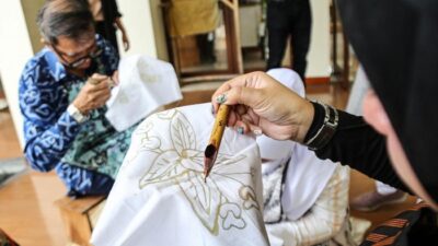 “Hari Batik Nasional 2025: Ritual Kain yang Menyelamatkan Budaya dari Kematian”