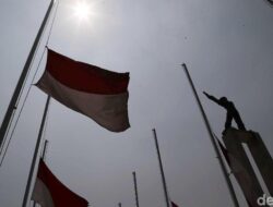 Bendera Setengah Tiang: Aturan Baru yang Memicu Kontroversi di Masyarakat