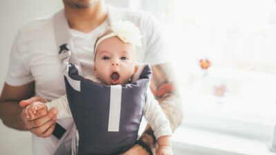 Gendong Anak Tepat, Sehat untuk Bunda dan Si Kecil