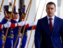 Batu hingga Molotov Sasar Konvoi Presiden Ekuador Protes BBM Naik Tajam – Update 1