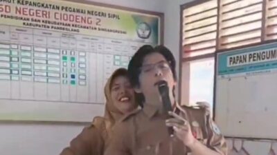 **Geger Guru Pandeglang Asyik Karaoke Pakai Smart TV di Ruang Kelas Saat Jam Pelajaran!**