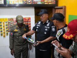 **Satpol PP Bersama TNI-Polri Razia Penjual Miras Ilegal di Citereup Bogor, 203 Botol Disita**