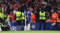 Enzo Fernandez Diserang Fans Benfica, Mourinho Turun Tangan di Stamford Bridge