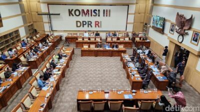 KY Terbuka Soal Kendala Menyelidiki Etik Tokoh MA