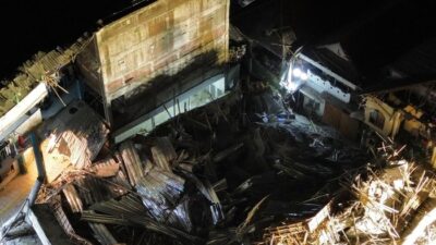 **Tim SAR Berjuang 3 Jam Merayap di Bawah Beton untuk Selamatkan Santri di Ponpes Sidoarjo**
