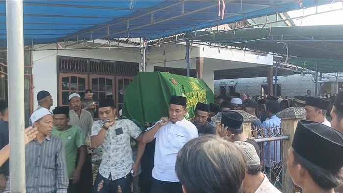 Tragedi Sidoarjo: 1 Santri Korban Ambruknya Ponpes Dimakamkan di Belitung, Apa yang Terjadi?