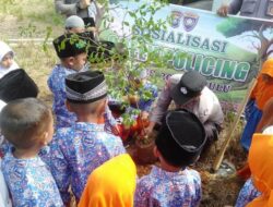 Polisi Rohul Ajak Generasi Alpha Tanam Pohon, Tumbuhkan Kecintaan Lingkungan