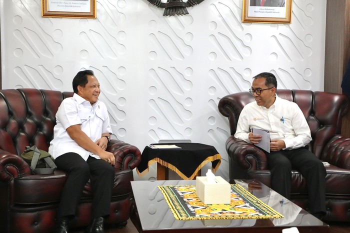 **Mendagri Tito Karnavian Dukung Pendidikan Dokter Spesialis melalui RSUD, Solusi Baru untuk Tenaga Kesehatan Indonesia**