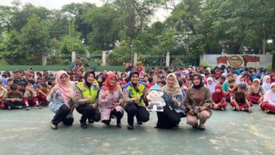“Si ‘Atang’ Ajak Bocah SD di Tangerang Jadi Pelopor Keselamatan Lalu Lintas”
