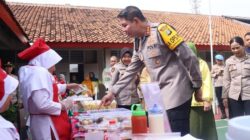 **Kapolres Jaktim Tinjau MBG di SD Kemala Bhayangkari 5, Bagikan Angket Menu**