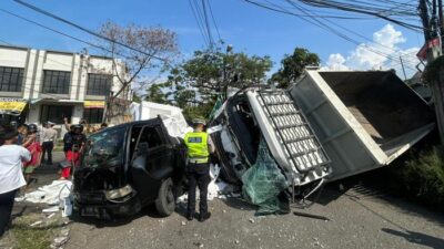Truk Jatuh dari Tol Merak, 5 Orang Terluka, Tukang Parkir Jadi Korban