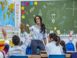 “Hari Guru Sedunia 2025: Latar Belakang hingga Tema yang Menyebutkan Krisis Pendidikan Global”